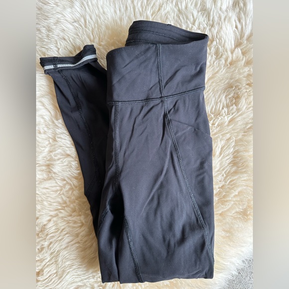 Lululemon black leggings with pockets - Picture 3 of 5